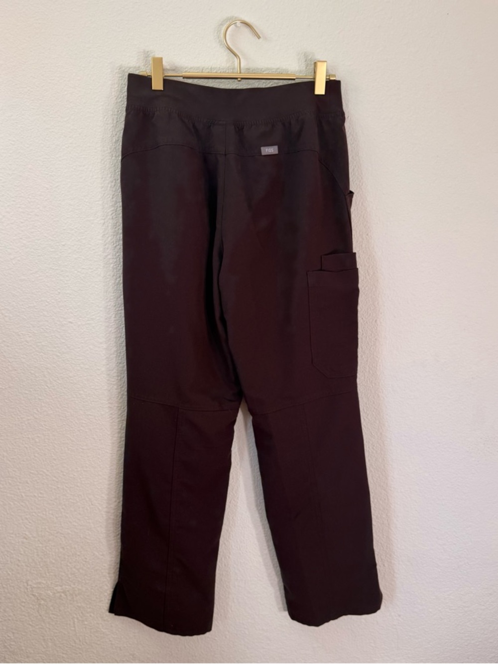 women’s figs scrub pants brown espresso kade cargo in small petite - Picture 2 of 3